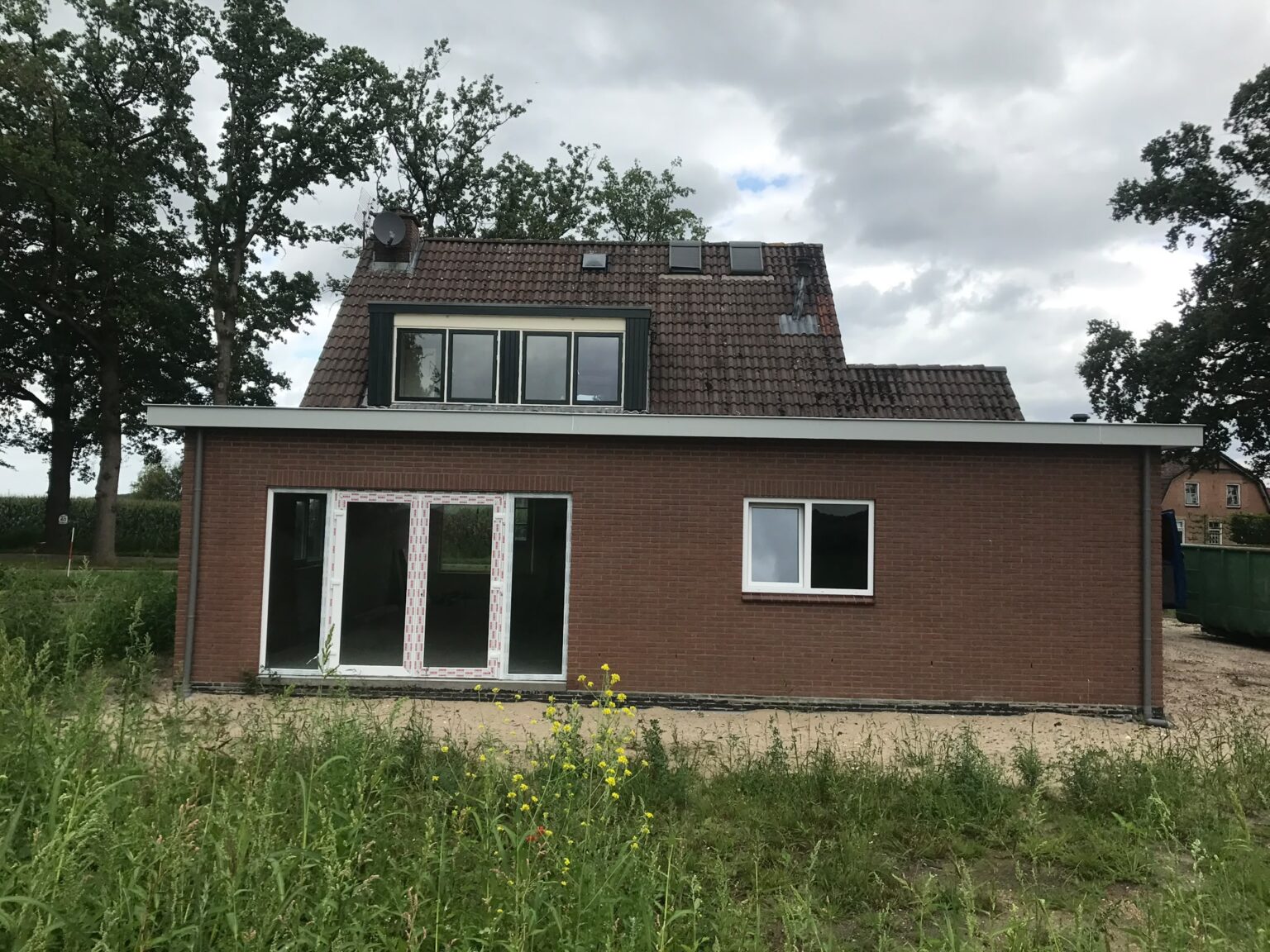 Woning met nieuwe kunststof kozijnen en tuindeuren